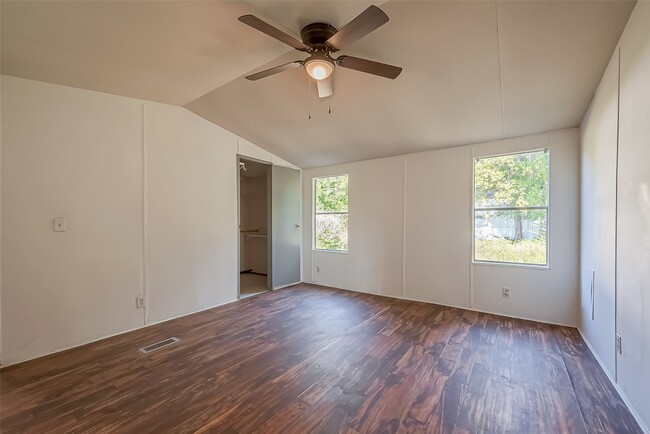 Building Photo - 13202 Hilltop Ct