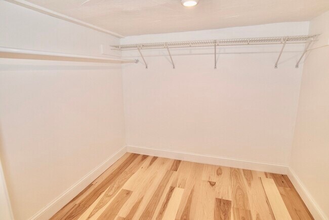 Building Photo - 72 Longwood Ave