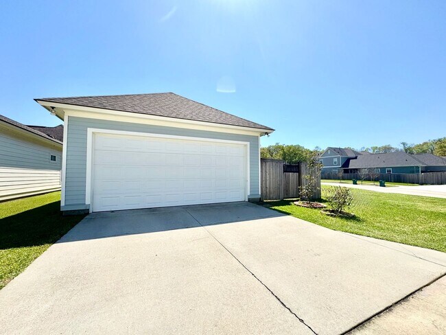 Building Photo - Cottage-Style 3BR Home in Americana