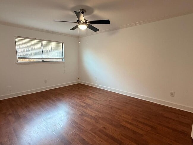 Building Photo - 3815 Redwood Falls Dr