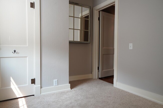 Building Photo - 2721 W Cassia St