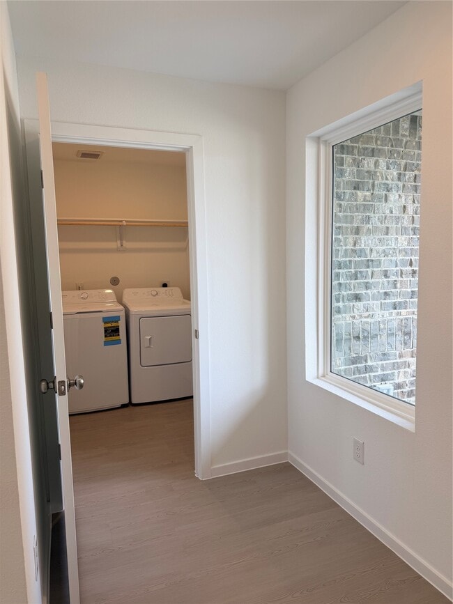 Building Photo - 6115 Sunburst Scarlet St