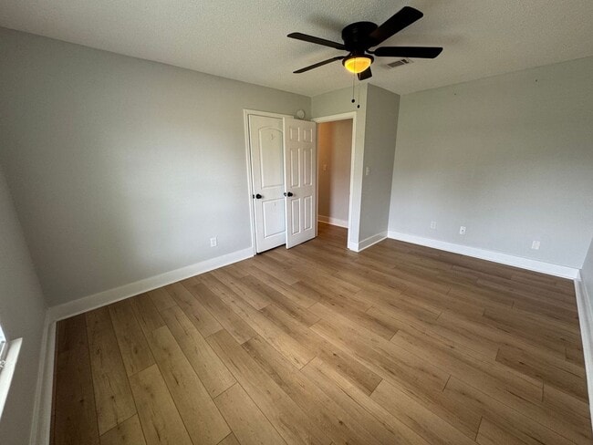 Building Photo - Gulf Breeze - Pineglade - 4 bedroom, 3 bat...