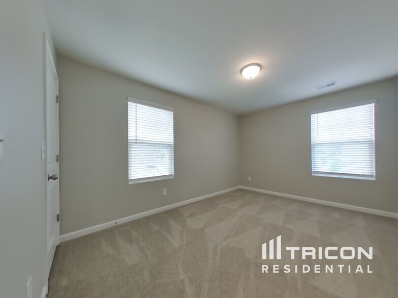 Building Photo - 410 Nola Ct NW