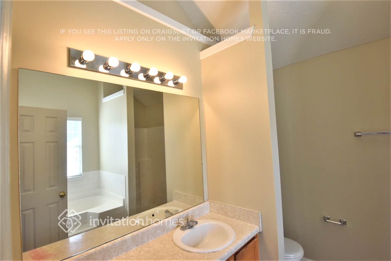 Building Photo - 3563 Creekview Dr