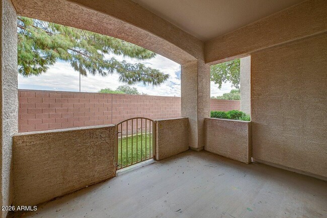 Building Photo - 2600 E Springfield Pl