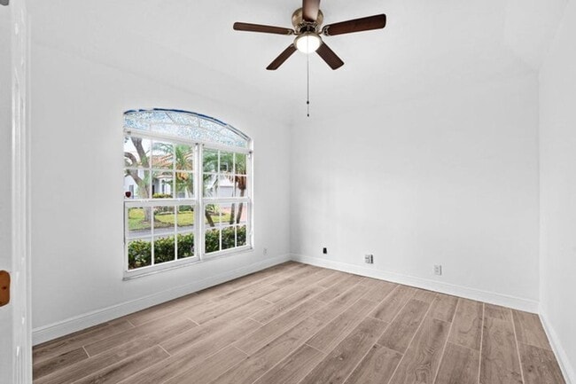 Building Photo - 5122 Elpine Way