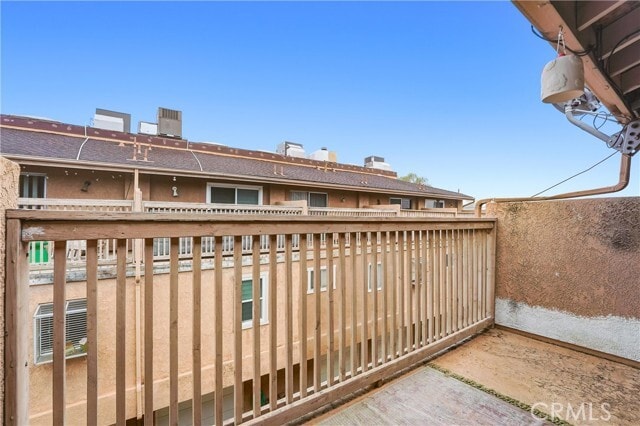 Building Photo - 334 S Walnut Ave