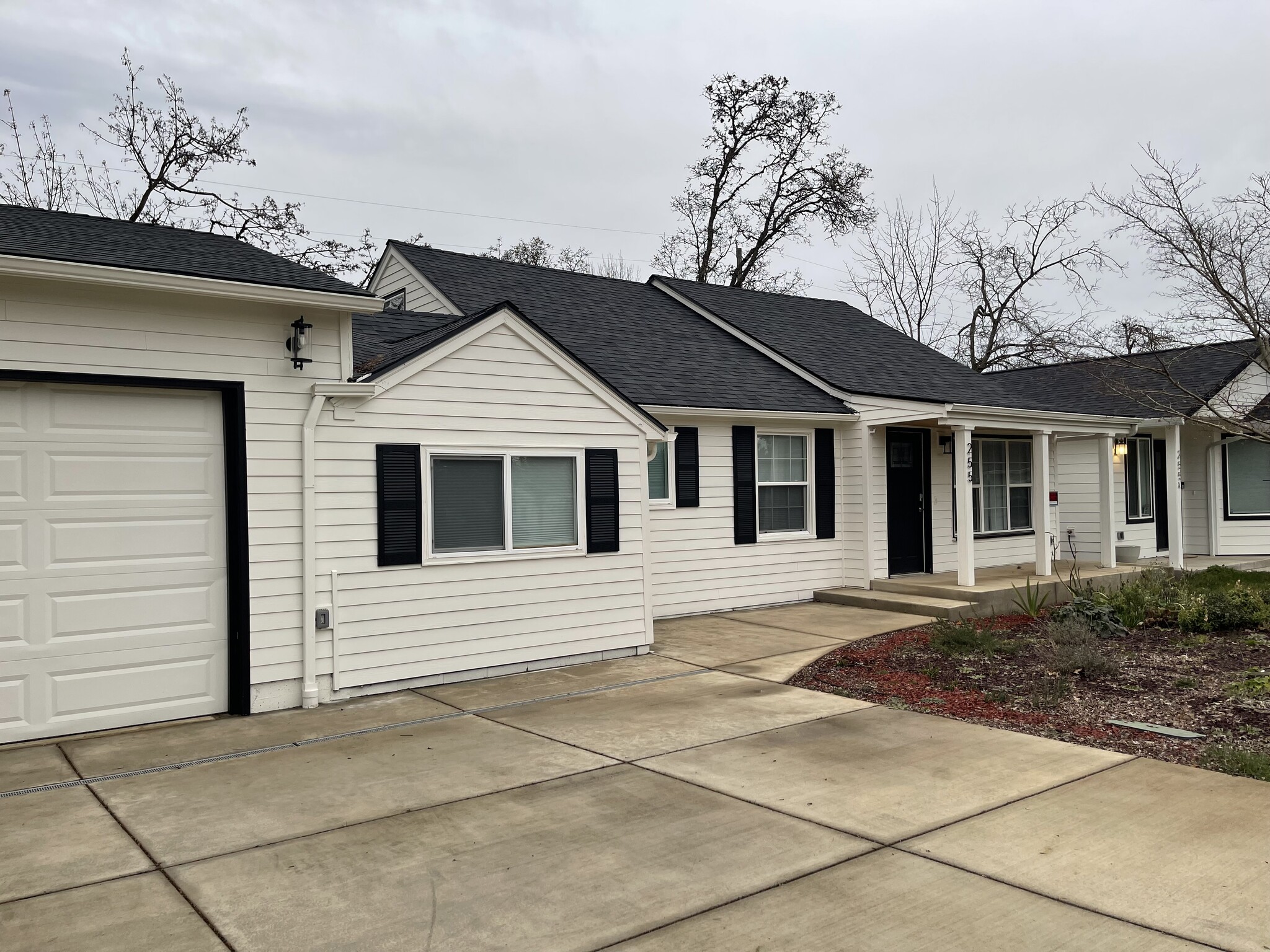 Building Photo - 255 Southview Pl S