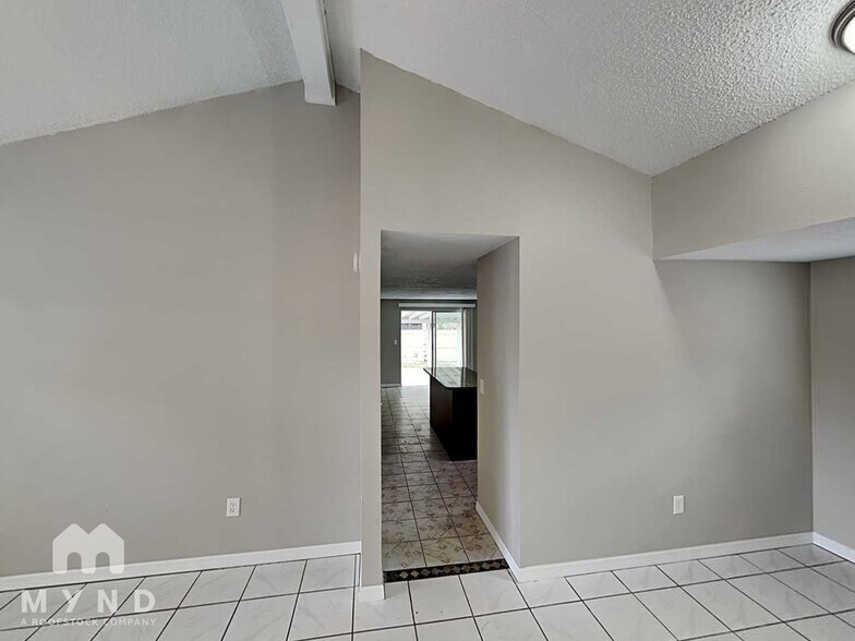 Building Photo - 6701 Village Grove Ct