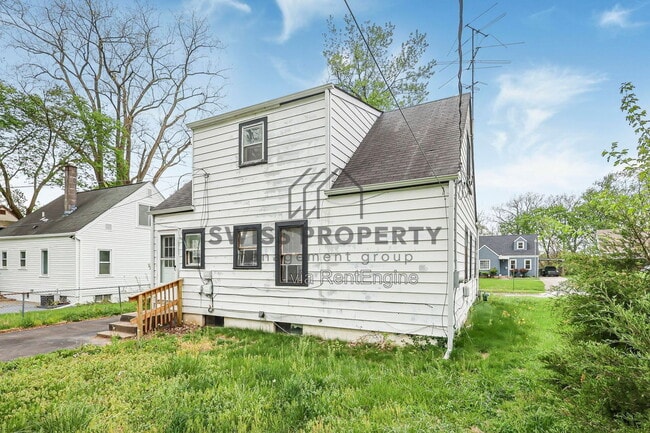 Building Photo - 1590 Vendome Dr S