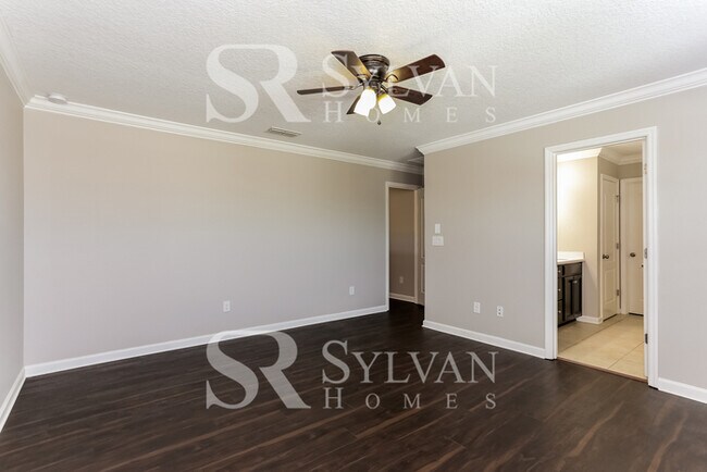 Building Photo - Your dream home awaits!