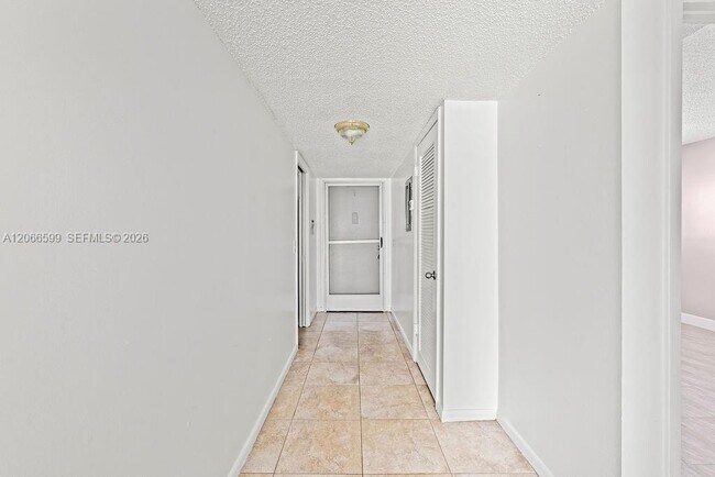 Building Photo - 1166 6th Ave