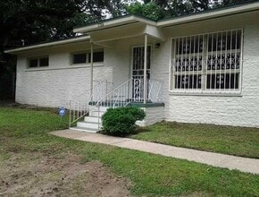 Building Photo - 1755 Lapine Dr