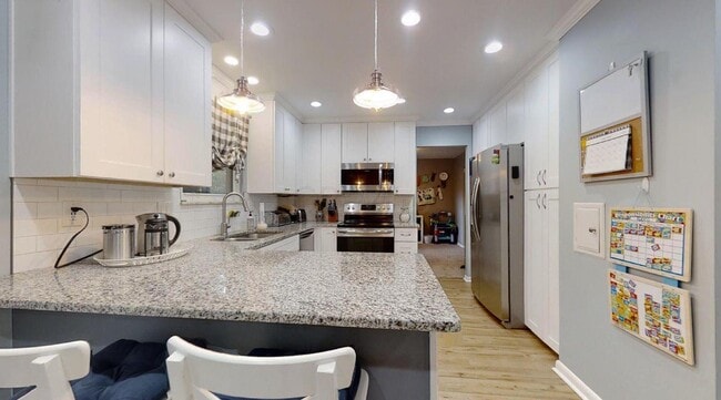 Building Photo - 303 Greenglade Ave