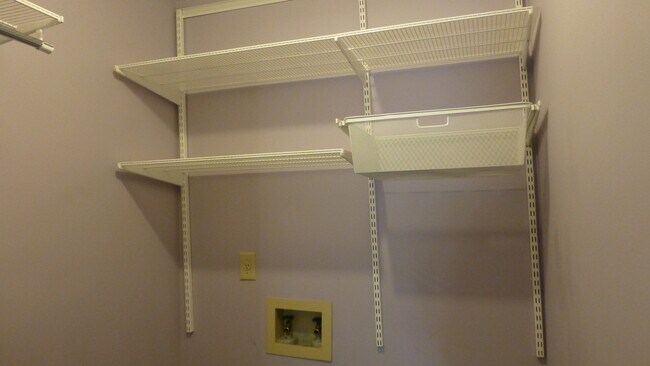 Building Photo - 2 Bedroom Townhouse with Two-Car Garage