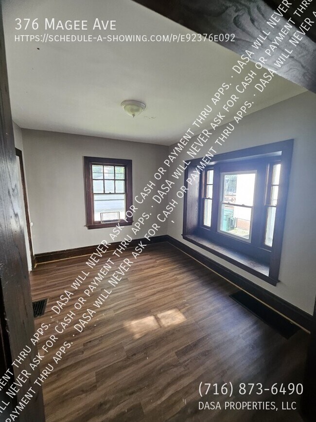 Building Photo - 376 Magee Ave