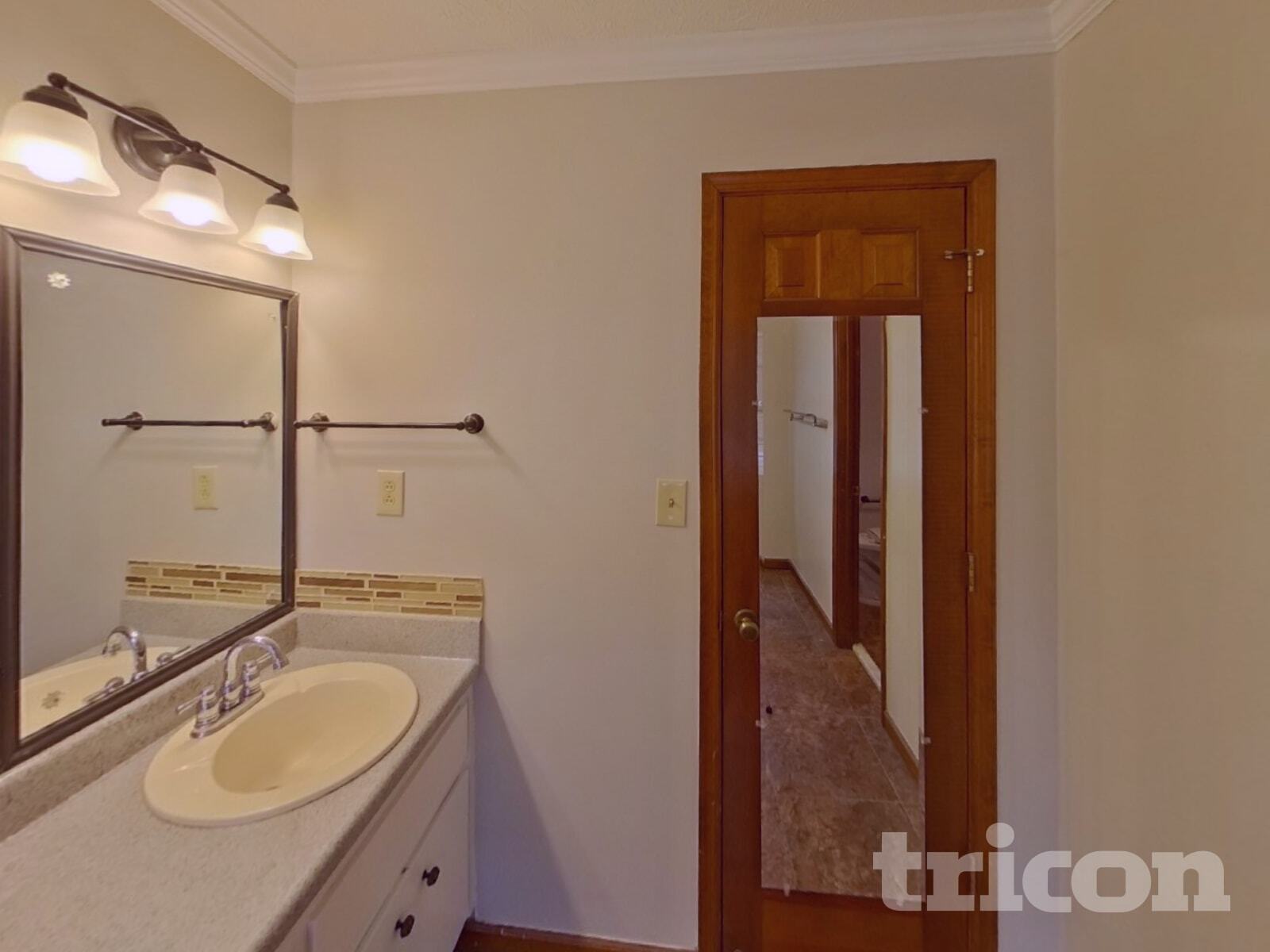 Building Photo - 100 Creekwood Ct