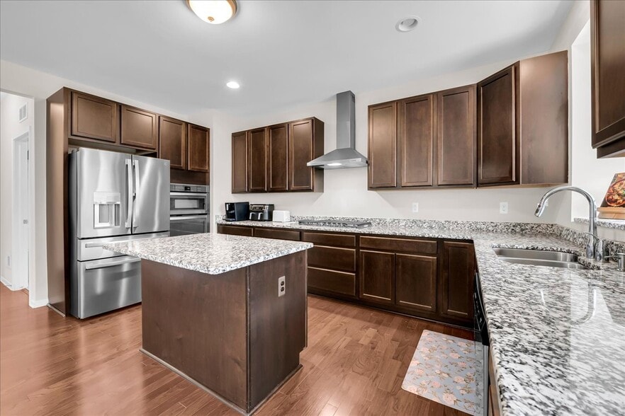 Building Photo - 41761 Steinbeck Gln