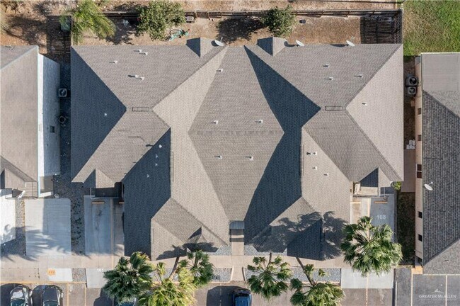 Building Photo - 16 Oasis Dr