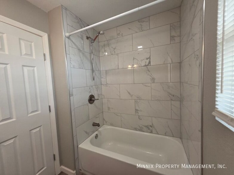 Building Photo - 4603 Mercedes Dr