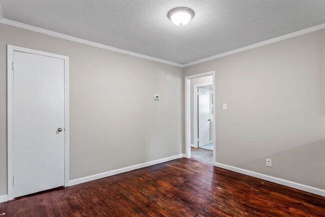 Building Photo - Home off Freeman Mill, Living Room Plus De...