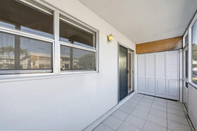 Building Photo - 452 Brittany Dr