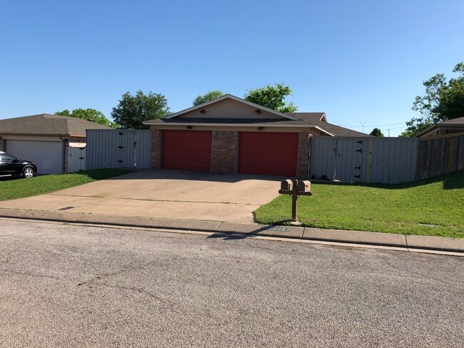 Primary Photo - 10247 Maverick Dr
