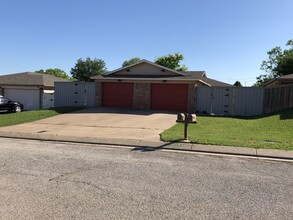 Building Photo - 10247 Maverick Dr