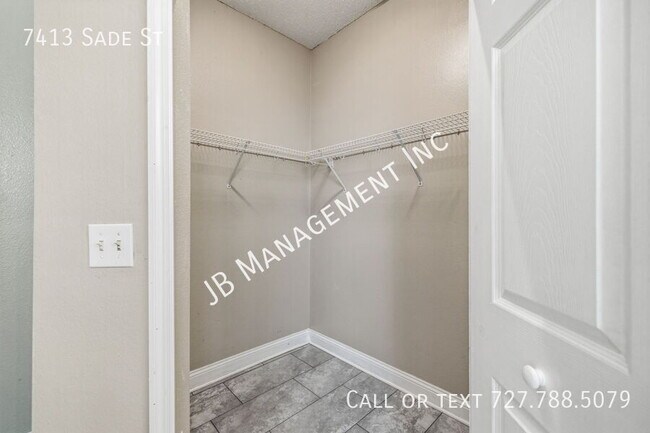 Building Photo - 7413 Sade St