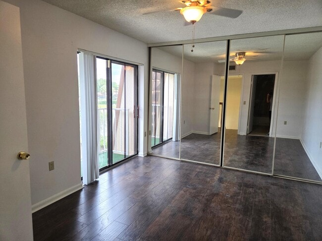 Building Photo - 573 Green Springs Pl