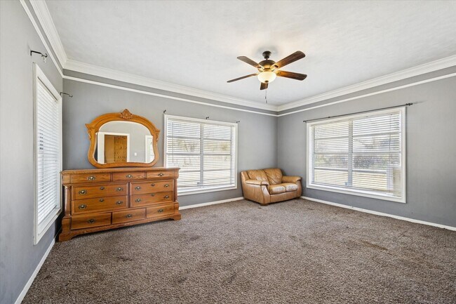 Building Photo - 1450 Mesquite St
