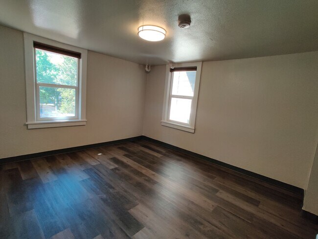 Building Photo - Rental -- Queen Anne