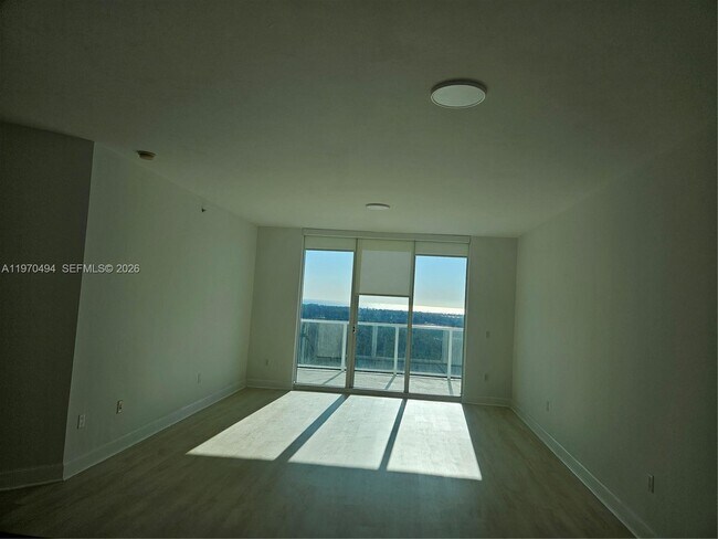 Building Photo - 15051 Royal Oaks Ln