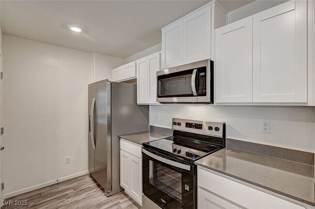 Building Photo - 7379 Raimee Brk St