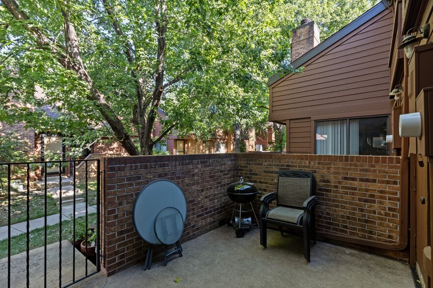 Building Photo - 2685 S Dayton Way