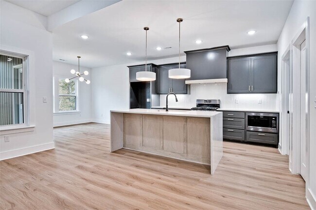 Building Photo - 1 Hemel Ln