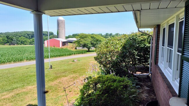 Building Photo - JARRETTSVILLE SINGLE FAMILY HOME ON WORKING FARM