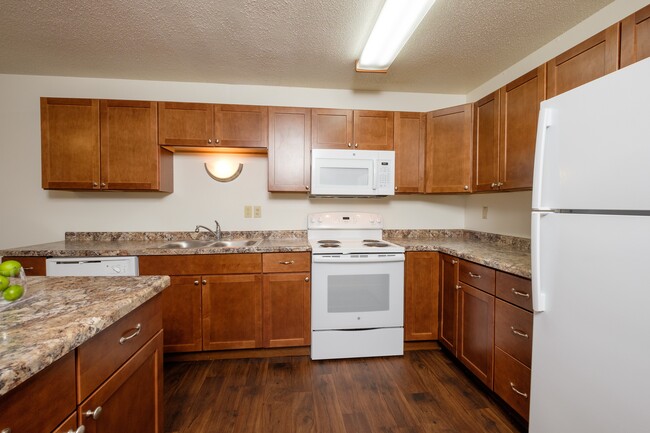 Fargo, ND Cedars 2 Apartments | Kitchen - Cedars 4