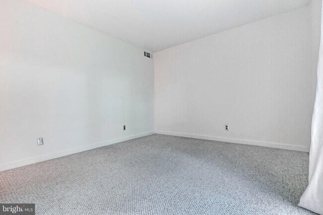 Building Photo - 11600 Vantage Hill Rd