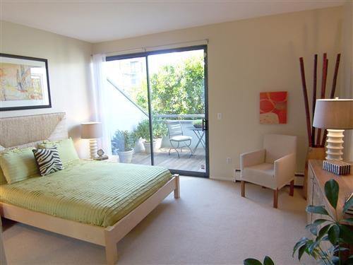 Building Photo - 1755 Filbert Street, Unit 1D