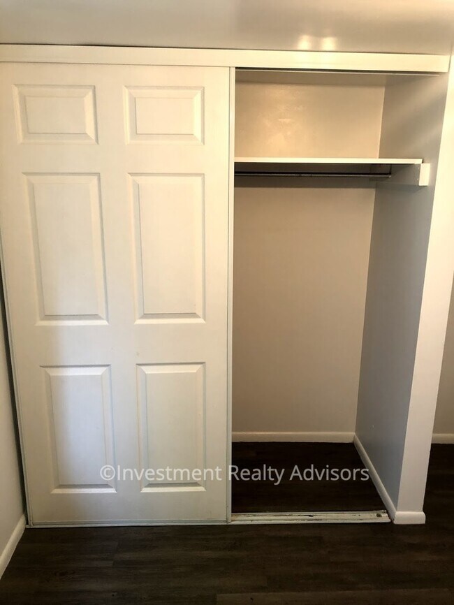Building Photo - 2 bed 1 bath Basement Apartment in Sandy!