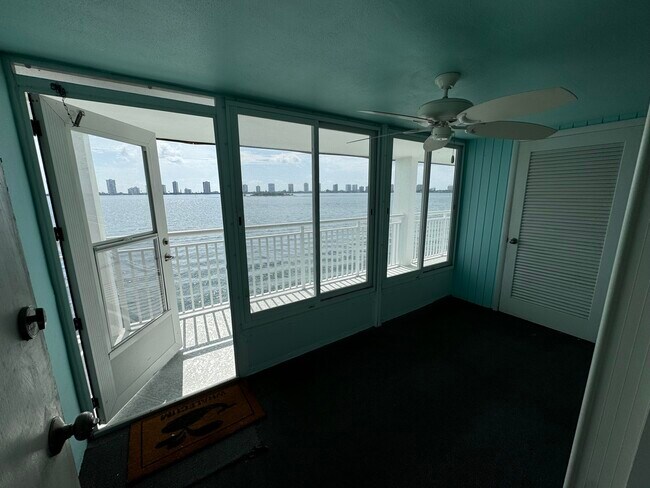 Building Photo - 100 Shore Ct