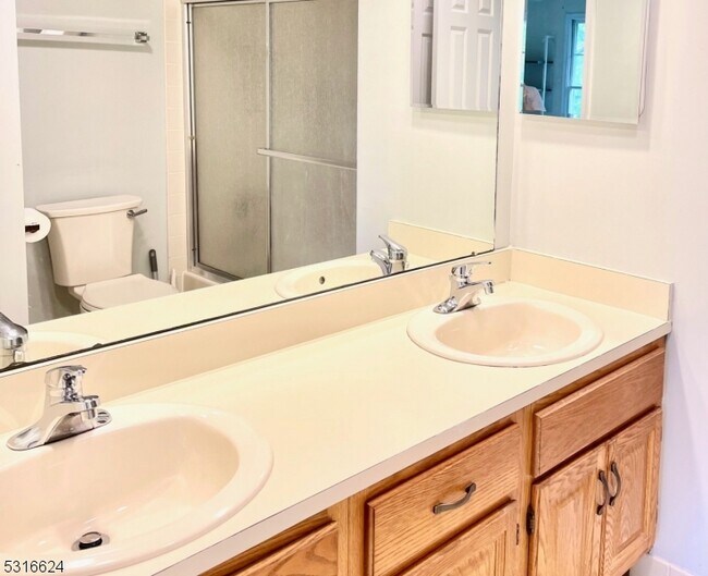 Building Photo - 184 Milkweed Ct