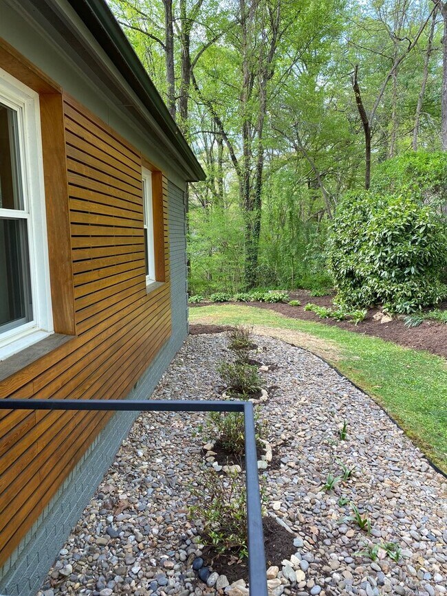 Building Photo - East AVL - Mid Century Modern Beauty in Bo...