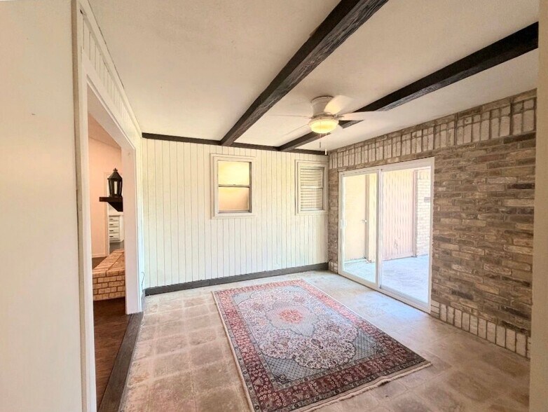 Building Photo - 3433 Lynbrook Dr