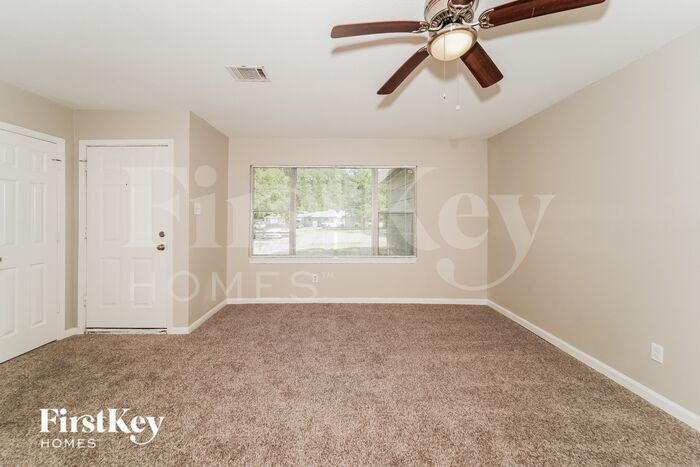 Building Photo - 710 Canary Cir