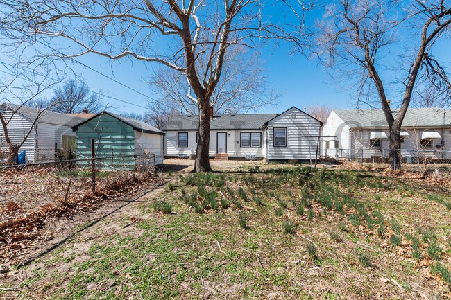 Building Photo - 1562 Floberta St