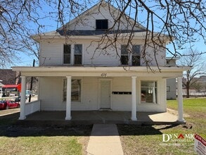 Building Photo - 434 N Spring Ave