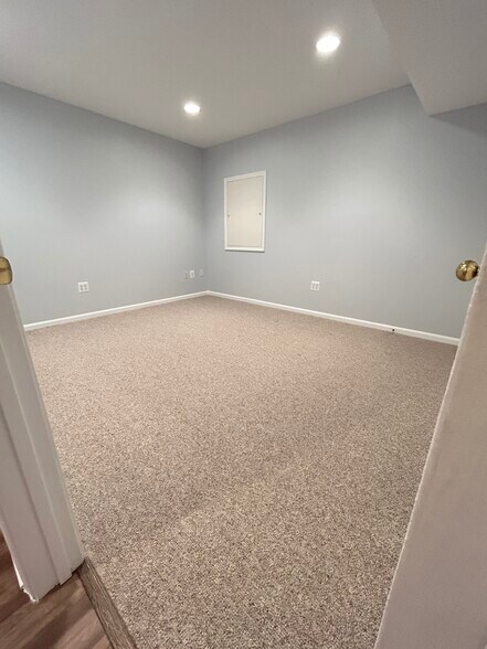 Building Photo - 6256 Willowfield Way